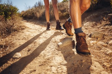 how to choose hiking boots - a buyers guide