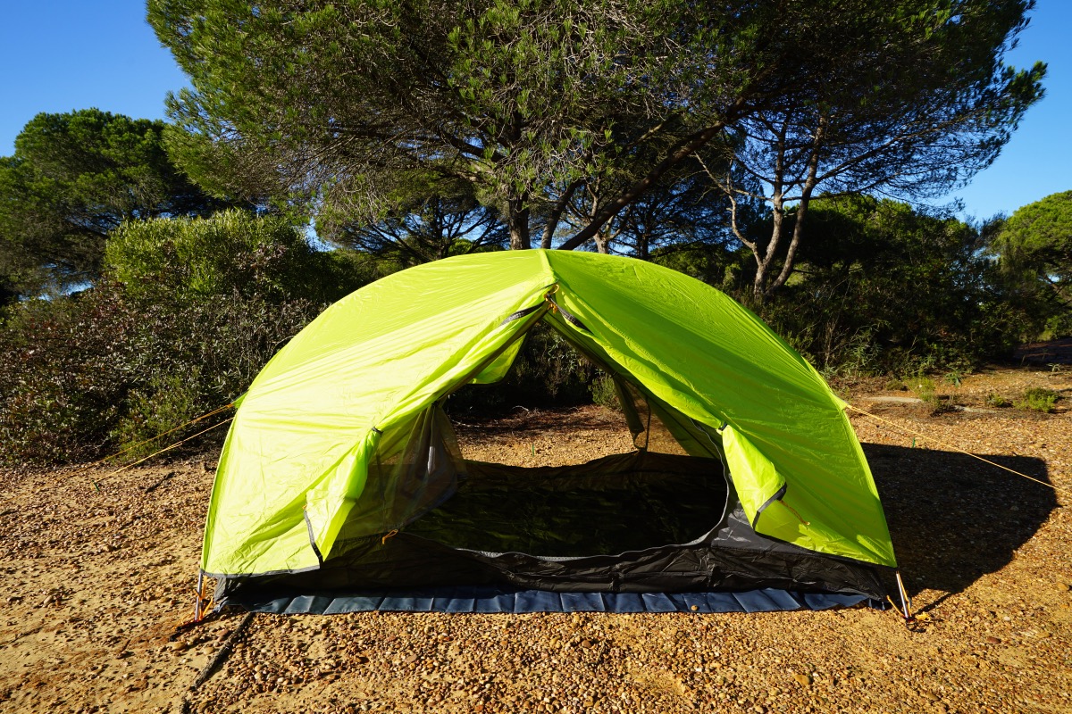 Backpacking tents and vestibules